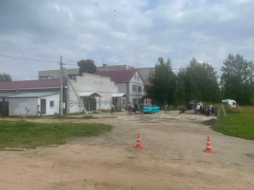 В Шуе продюсеры роуд-муви накормили Кристину Асмус шашлыком из придорожного кафе, но плохо ей стало не от этого